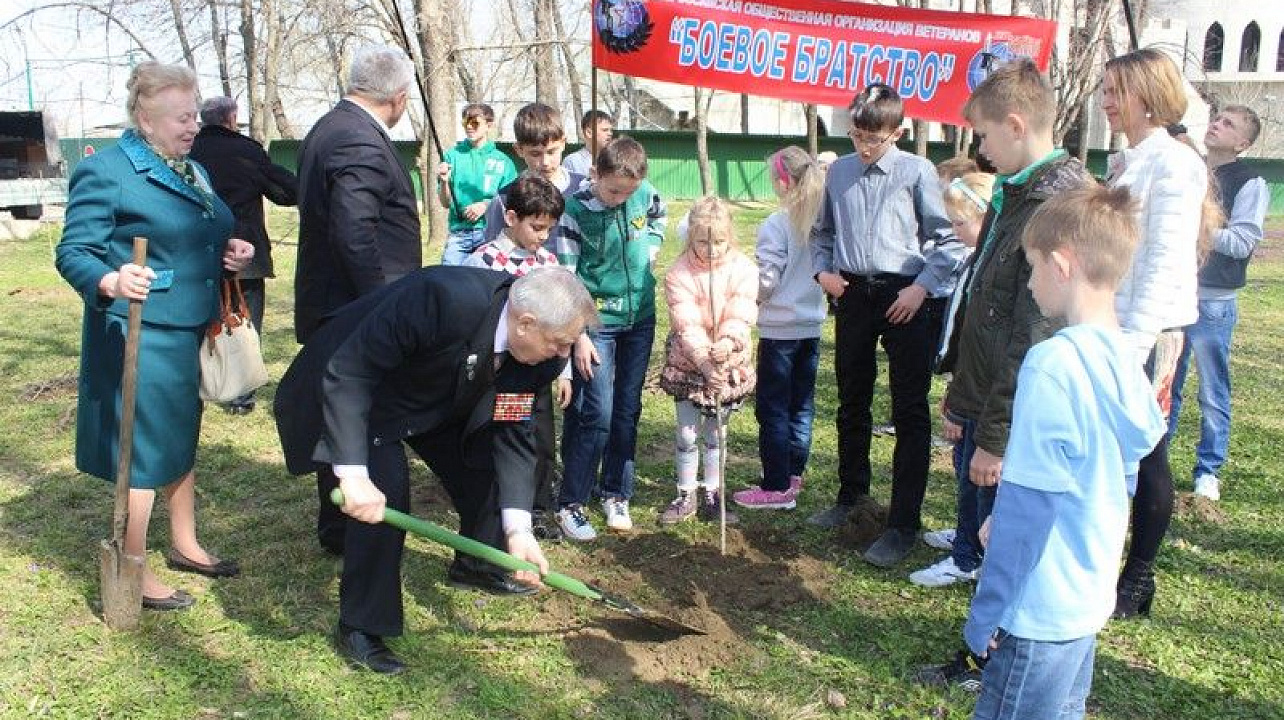 Молодежь и ветераны Западного округа  провели экологическую акцию ко Дню Победы