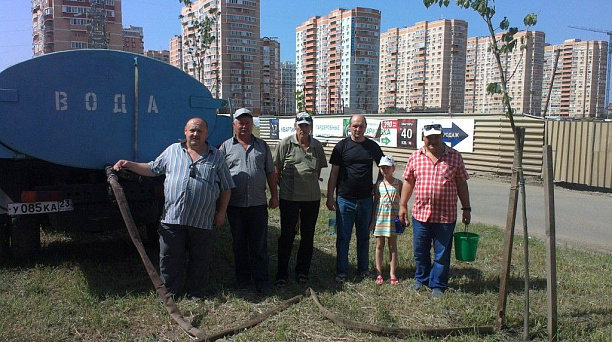 На аллее Памяти Чернобыльцев прошел субботник