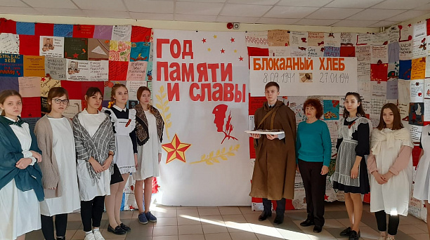 В школе №65 состоялась торжественная линейка в честь 76-й годовщины снятия полной блокады Ленинграда