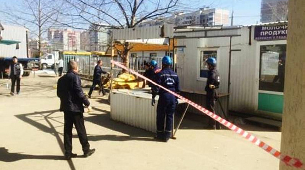 В Западном округе продолжается реконструкция торговых павильонов