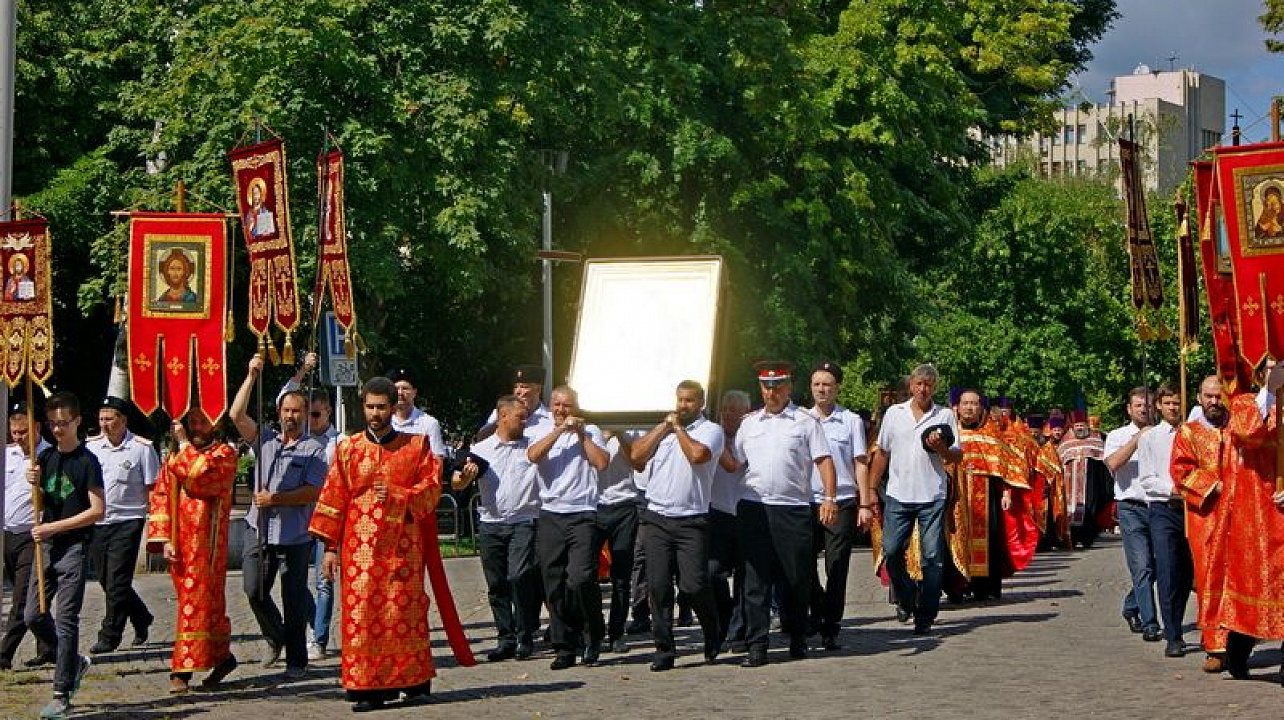 Казаки поучаствовали в царском Крестном ходе.JPG