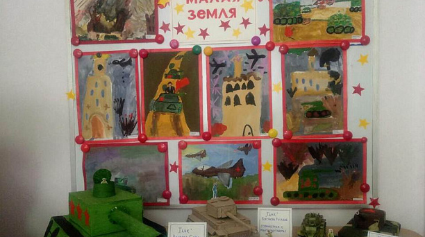 В детском саду № 103 состоялась выставка поделок и рисунков «Военная техника»