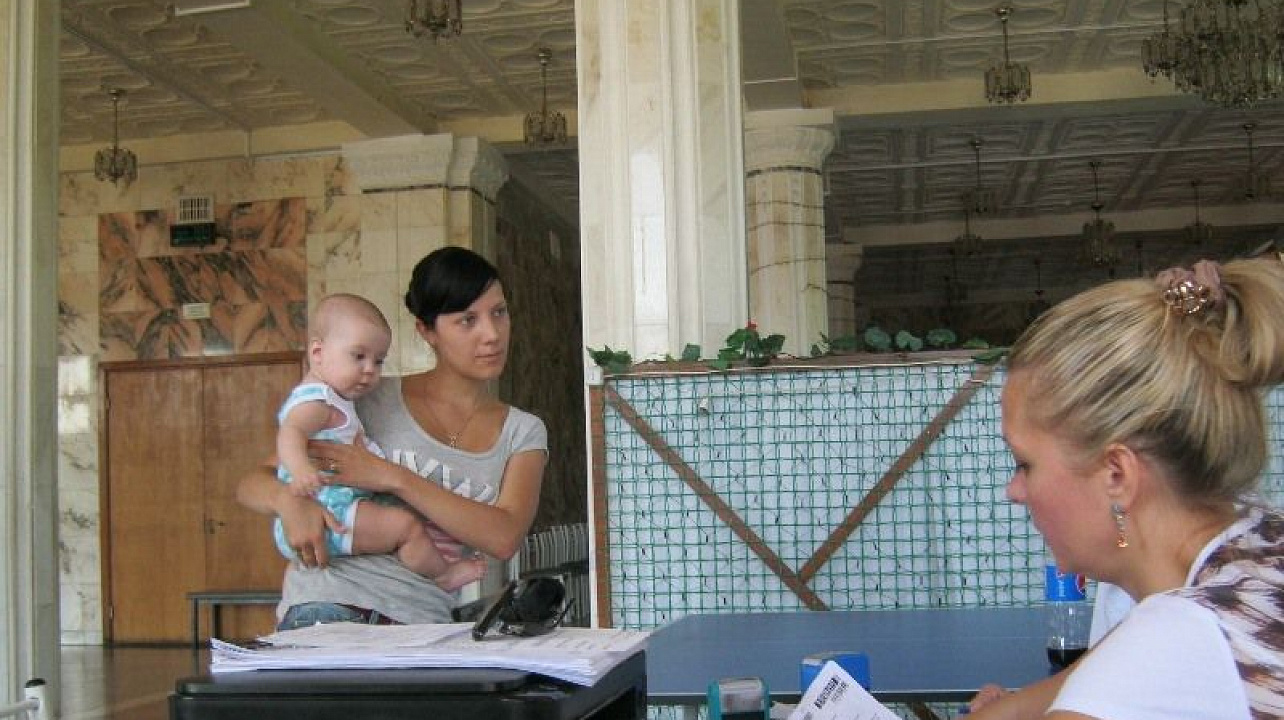 Работа сотрудников МФЦ в посёлке  Лорис