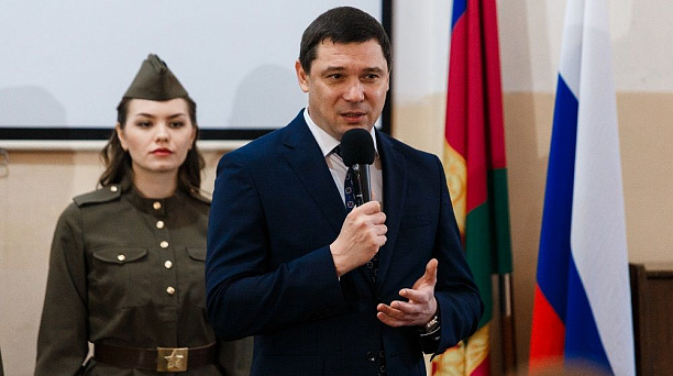 Глава Краснодара поздравил с Днем защитника Отечества пациентов краснодарского военного госпиталя