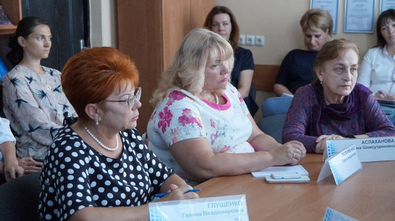 В Инклюзивном центре АНО «Край милосердия» прошел установочный круглый стол.jpg