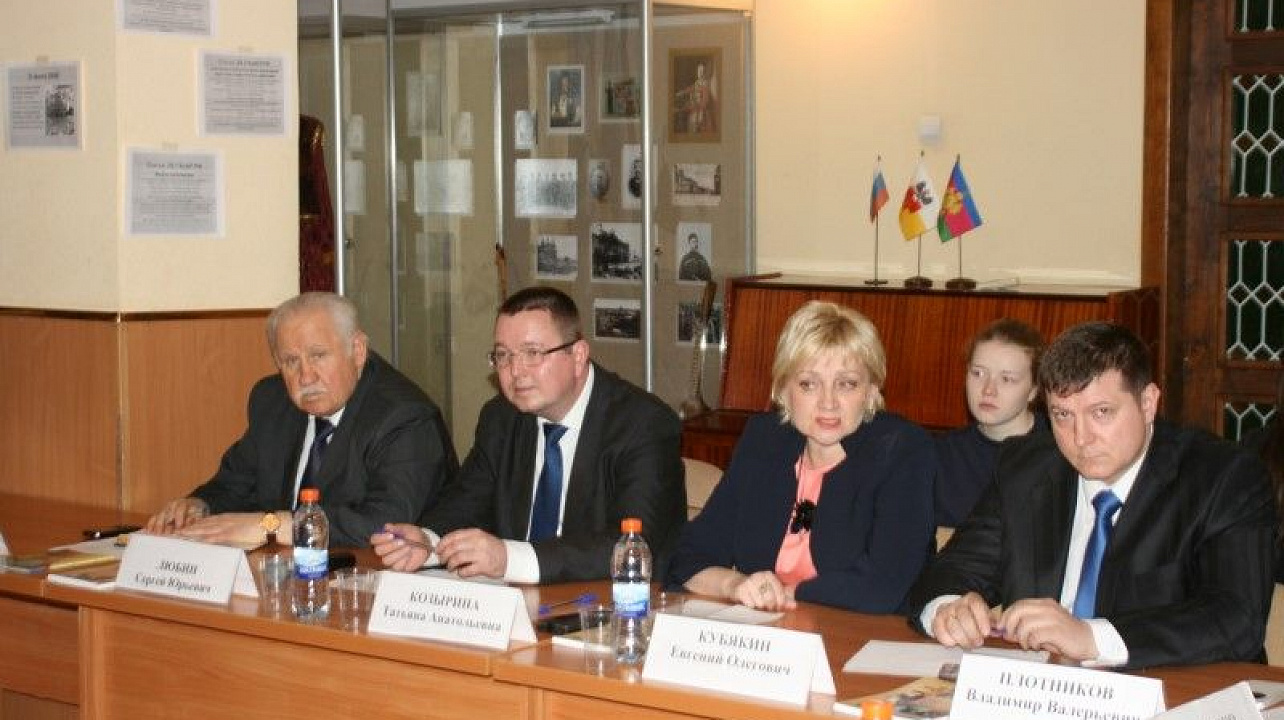 Молодёжный круглый стол, посвящённый вопросам профилактики экстремизма прошел в Краснодаре (5).JPG