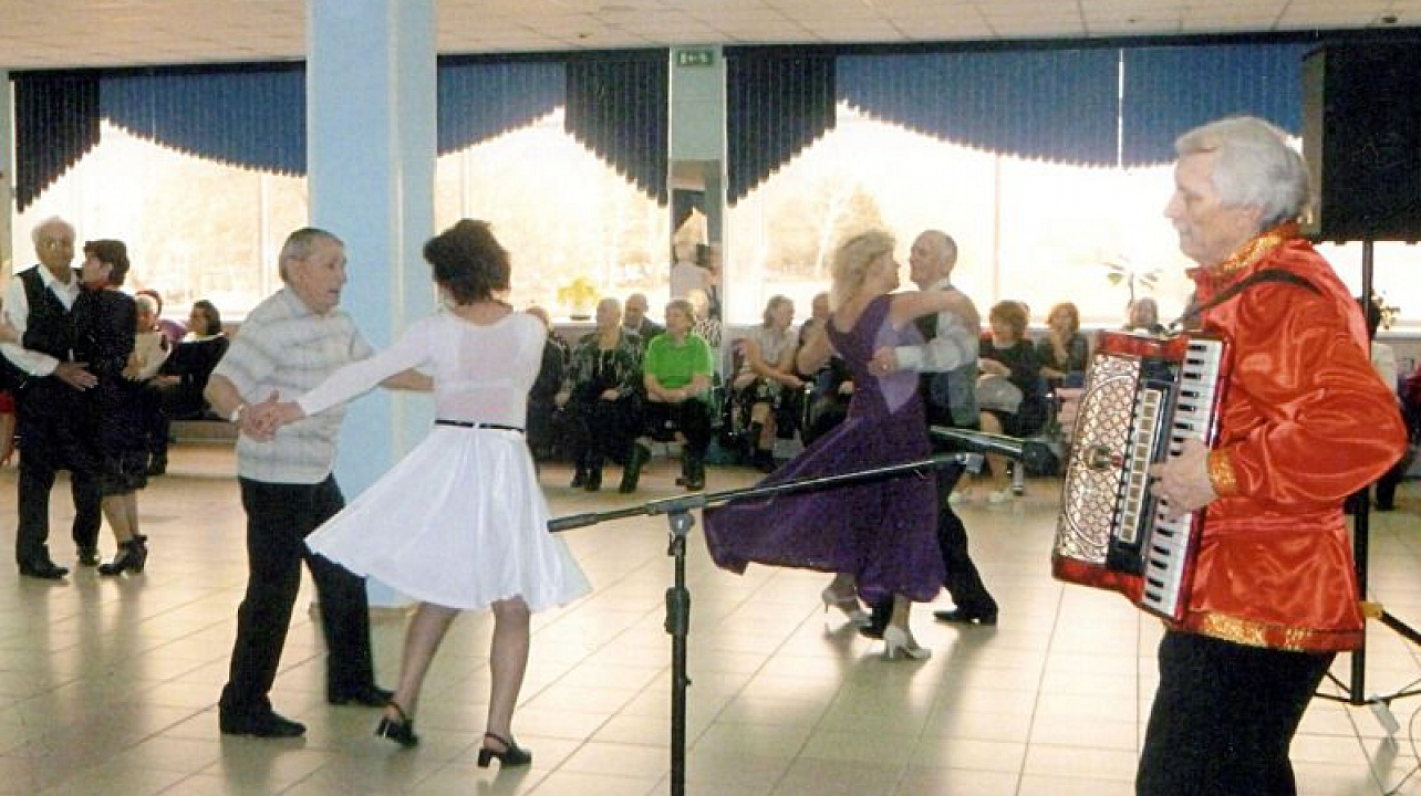 Вечера отдыха старшего поколения во дворце спорта «Олимп».jpg