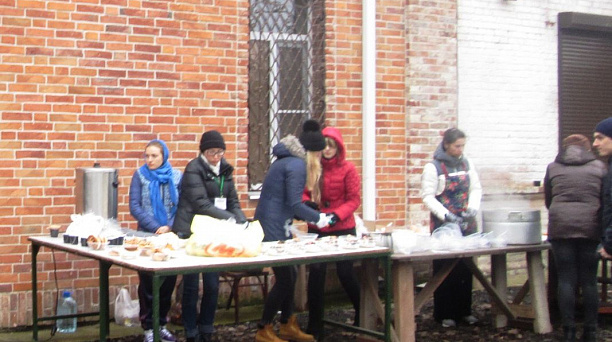 В Западном округе прошла акция «Помоги бездомному!»