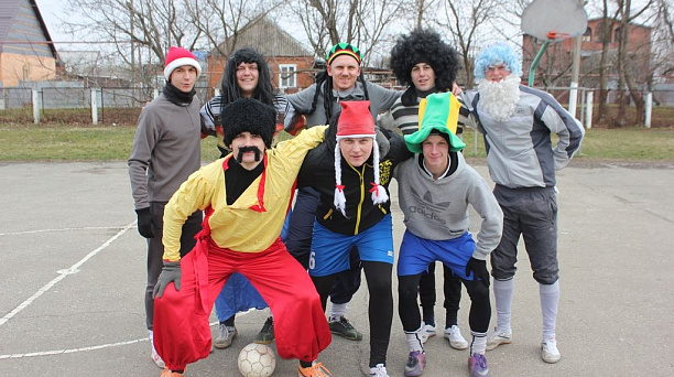 Карнавальный футбол прошёл в хуторе Ленина