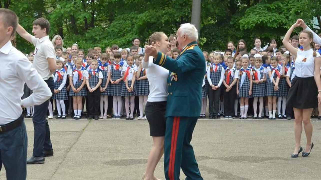 В школе Западного округа прошла линейка Победы