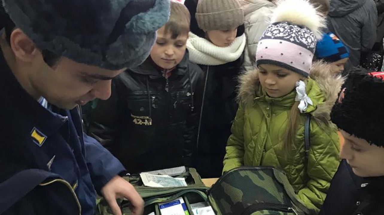 Казаки и ученики школы № 60 посетили воинскую часть