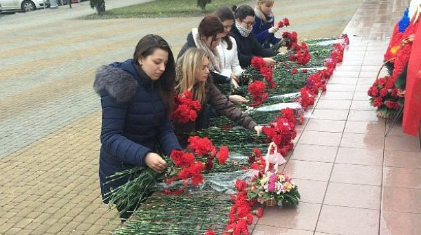 В Краснодарском краевом базовом медицинском колледже прошла акция «Красная гвоздика»