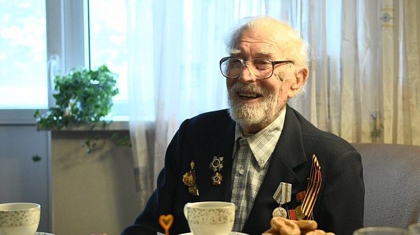 Со 101-м днем рождения Евгений Наумов поздравил ветерана Великой Отечественной войны Александра Ивановича Рогачева