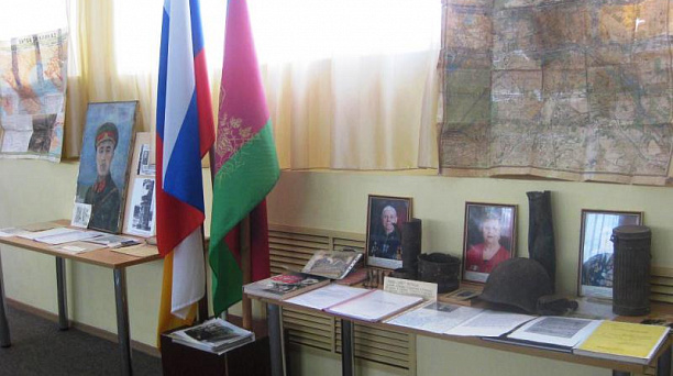 В школе № 22 проходит выставка школьной комнаты Боевой Славы
