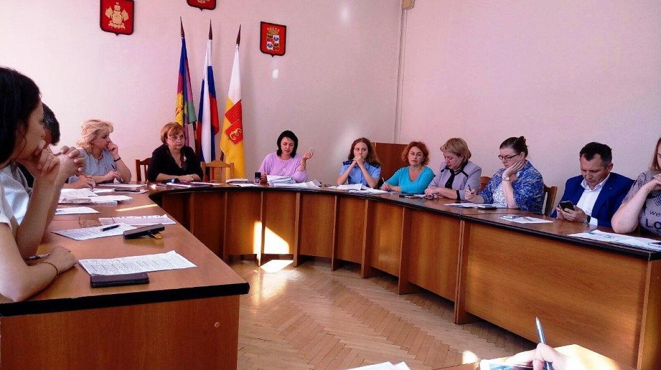 В администрации Западного округа прошло заседание комиссии по делам несовершеннолетних и защите их прав