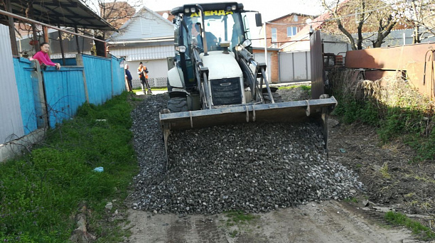 В Западном округе проводятся работы по комплексному благоустройству территории