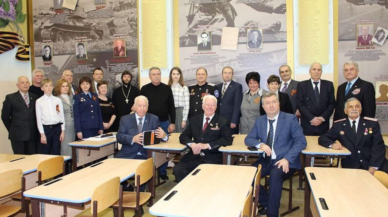 В школе № 8 торжественно открылся класс Памяти и славы