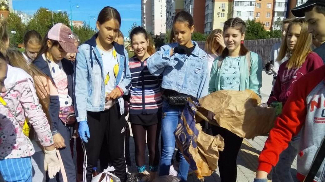 Учащиеся школы № 101 вышли на субботник