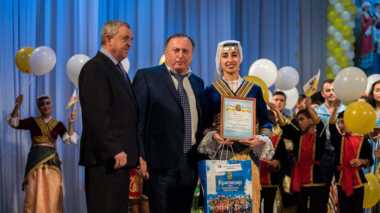 С аншлагом прошёл в Краснодаре традиционный фестиваль национальных культур (15).jpg