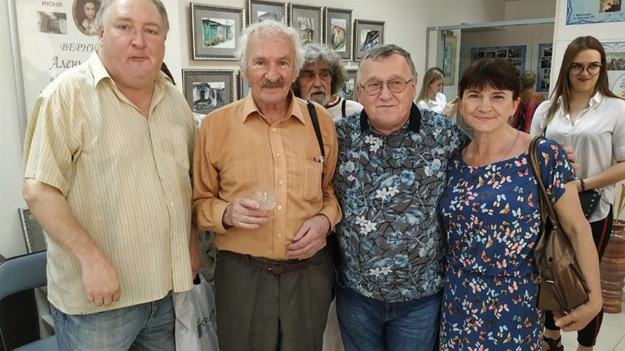 Движение «Содружество» поддержало открытие выставки молодой художницы Алены Пылёвой.jpg