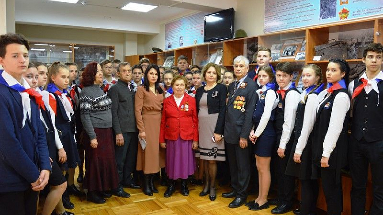 В гимназии №82 открылся музей Боевой славы.jpg