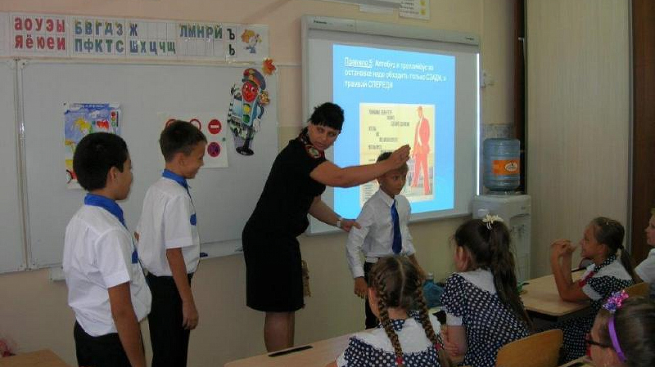 В гимназии № 92 прошел урок безопасности «Добрая дорога детства»