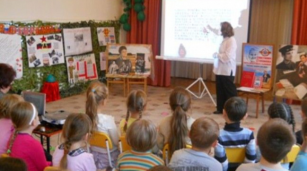 В детских садах Западного округа продолжается патриотическая работа