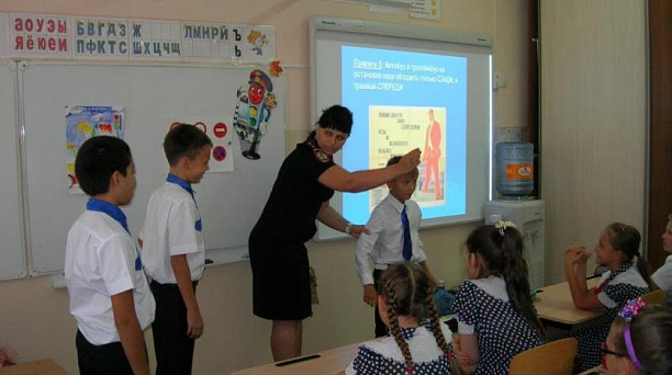 В гимназии № 92 прошел урок безопасности «Добрая дорога детства»