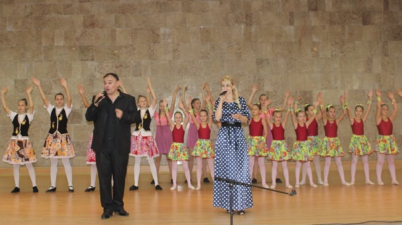 В администрации Центрального округа поздравили учителей с профессиональным праздником