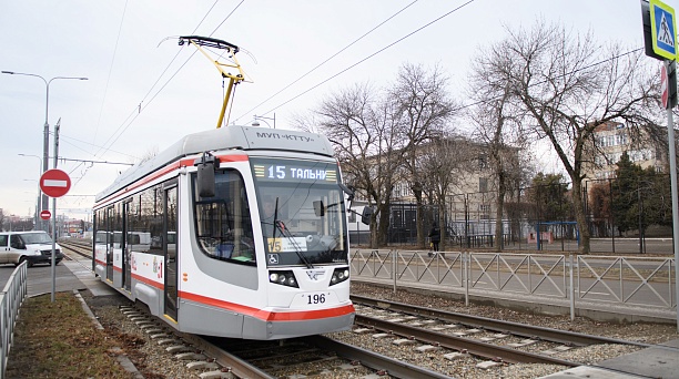 До конца года краснодарцы могут получить скидку при оплате проезда смартфоном в общественном транспорте 