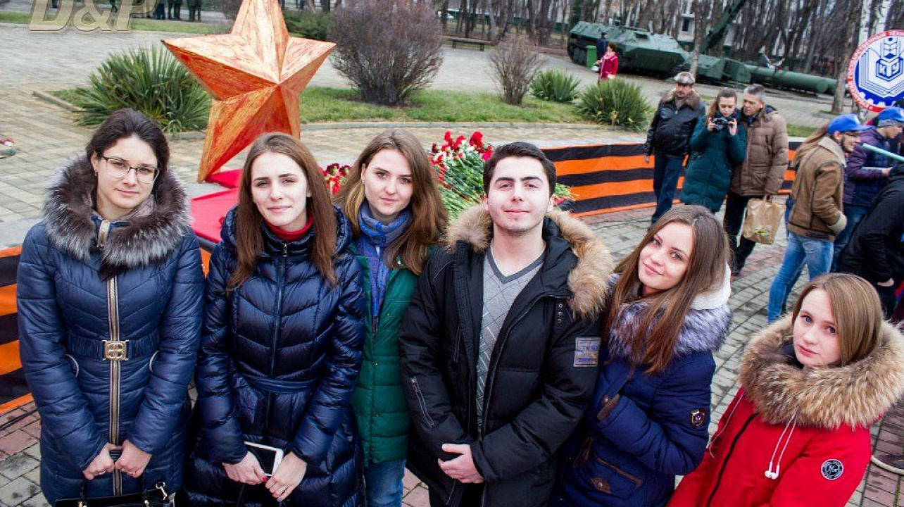 Памяти павших будьте достойны