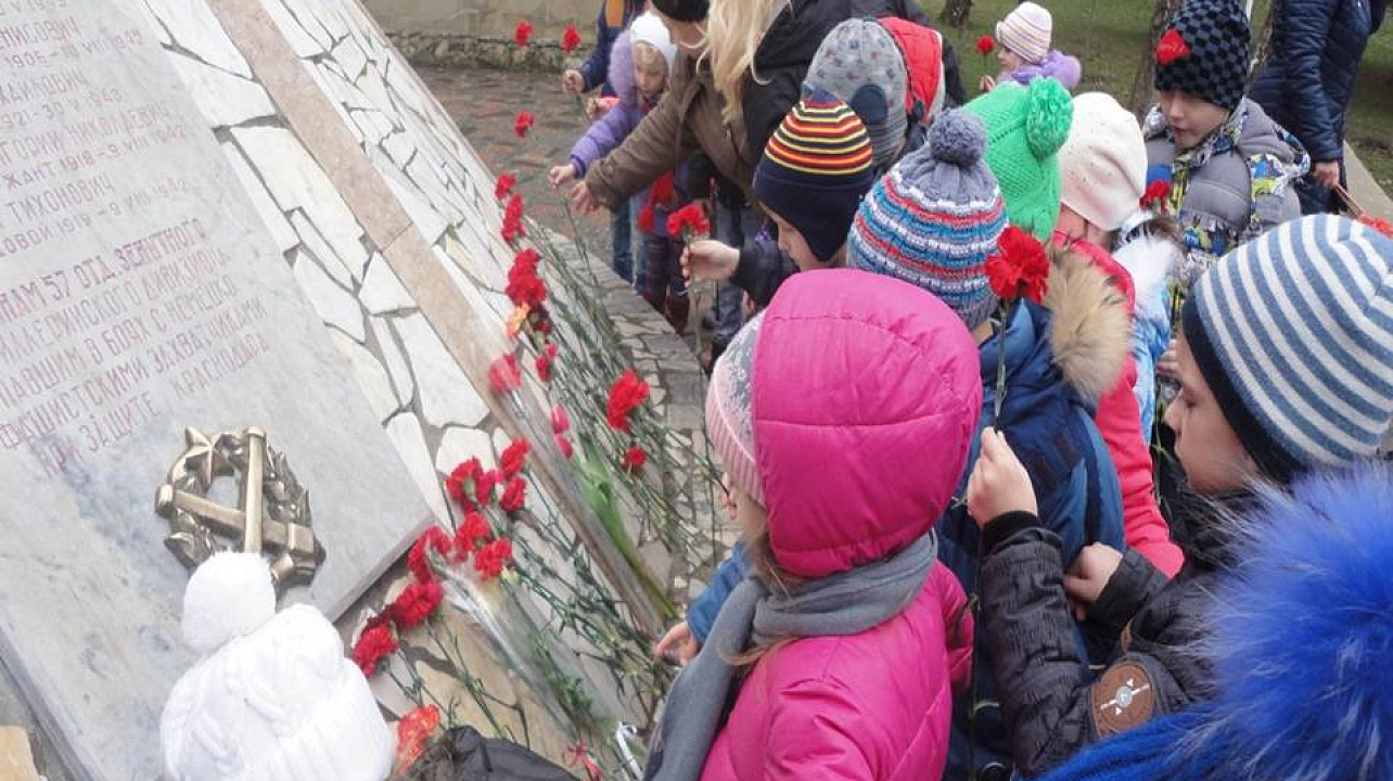 Экскурсия к памятнику зенитчикам