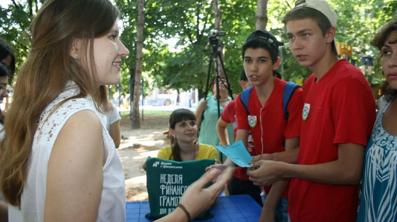 В Прикубанском округе прошла акция ко Дню молодежи и Всемирному дню борьбы с наркотиками