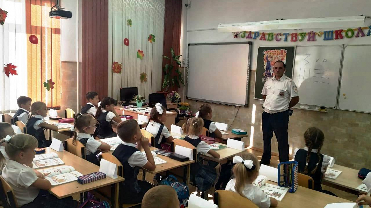 Ученикам школ Западного округа напомнили о необходимости соблюдать правила дорожного движения