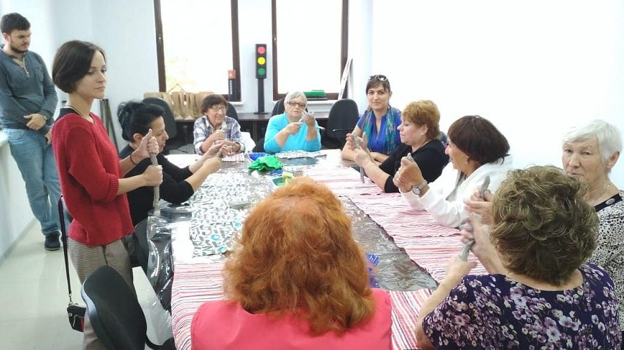 Общественники посёлков Российского и Индустриального поучаствовали в мастер-классе по изготовлению изделий из керамики