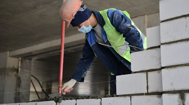 Первая школа для Новознаменского жилого района Краснодара готова на 25%