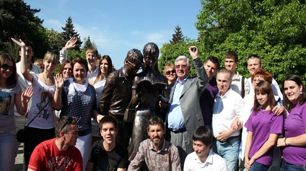 Памятник российскому студенчеству открыли в Краснодаре