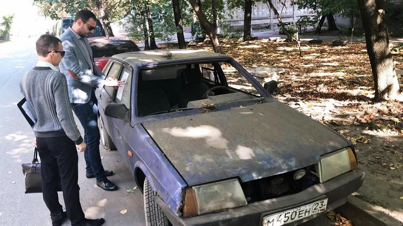 В Западном округе продолжается мониторинг брошенного автотранспорта