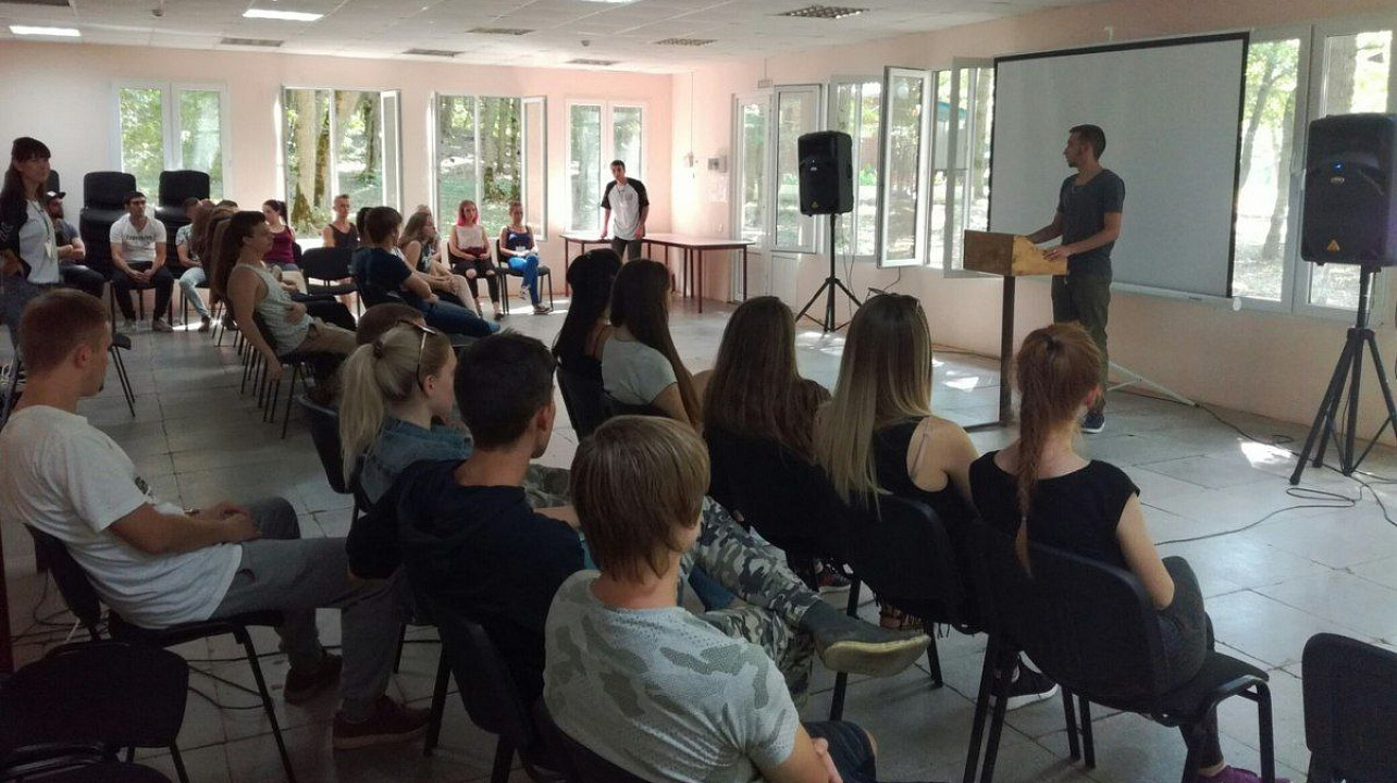 Молодёжь Западного округа организовала слёт в муниципальном лагере Дубрава