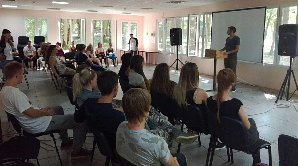 Молодёжь Западного округа организовала слёт в муниципальном лагере Дубрава