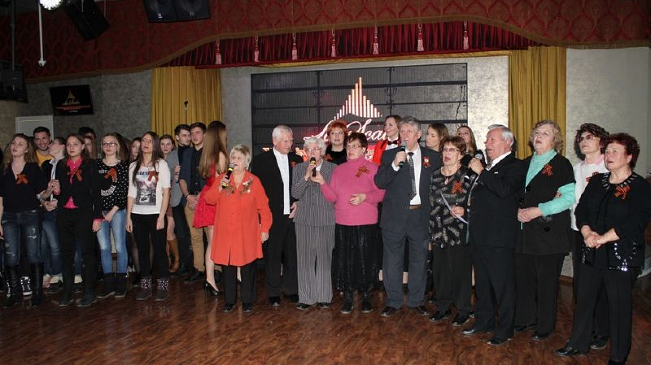 День освобождения Краснодара от немецко-фашистских захватчиков ветераны и молодежь Центрального округа отметили в караоке-клубе