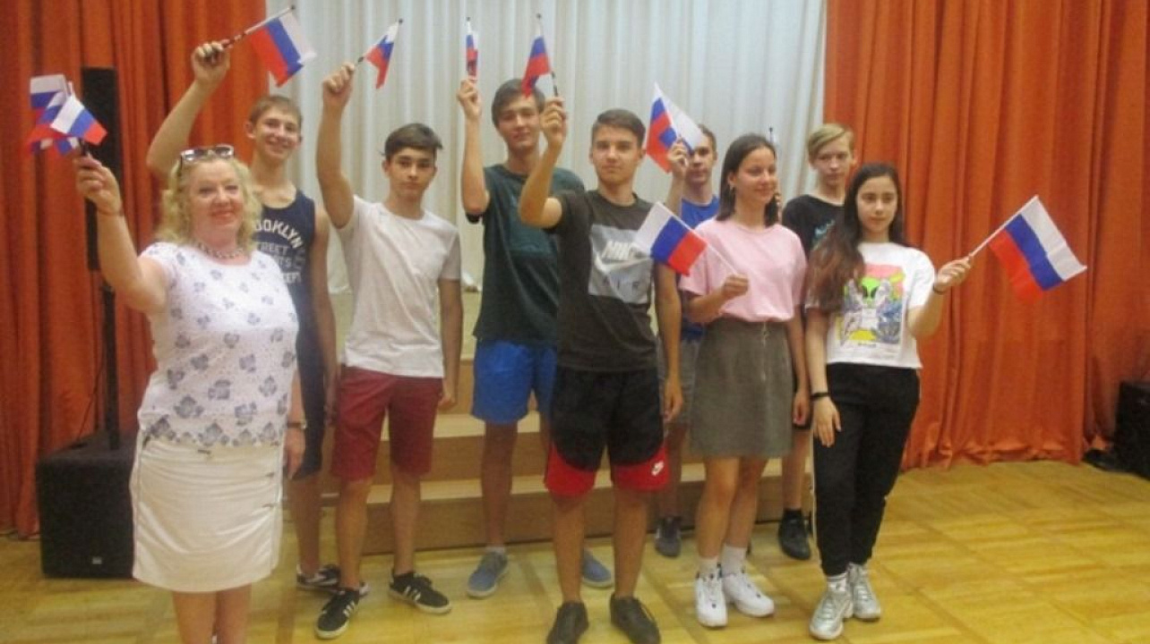 Ко Дню России в библиотеке им. Н. К. Крупской прошел час правовой информации «Наша гордость – Россия!»