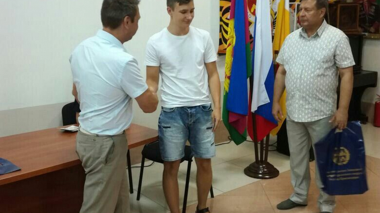 Двое юных прикубанцев получили паспорта граждан России