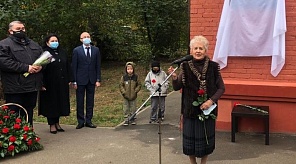 В Западном округе открыли мемориальную доску известному кубанскому поэту и журналисту