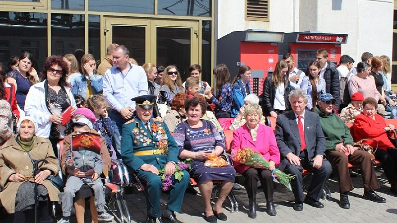 Ветераны ВОВ,  общественность и активисты Центрального округа встретили поезд Победы