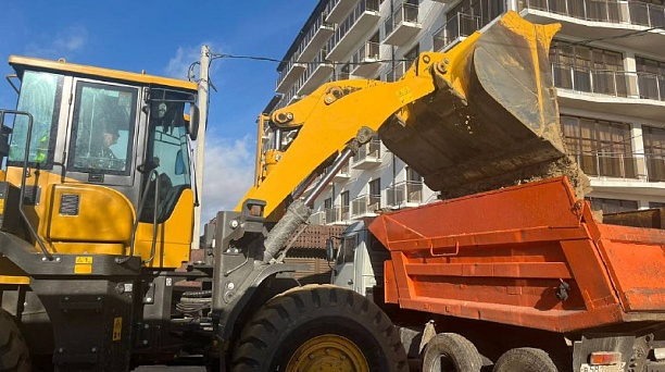 Краснодарские спасатели и волонтёры за сутки вывезли 320 кубометров мусора с побережья Анапы