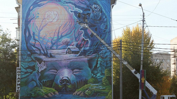 Новая стрит-картина украсила фасад одного из жилых домов Краснодара