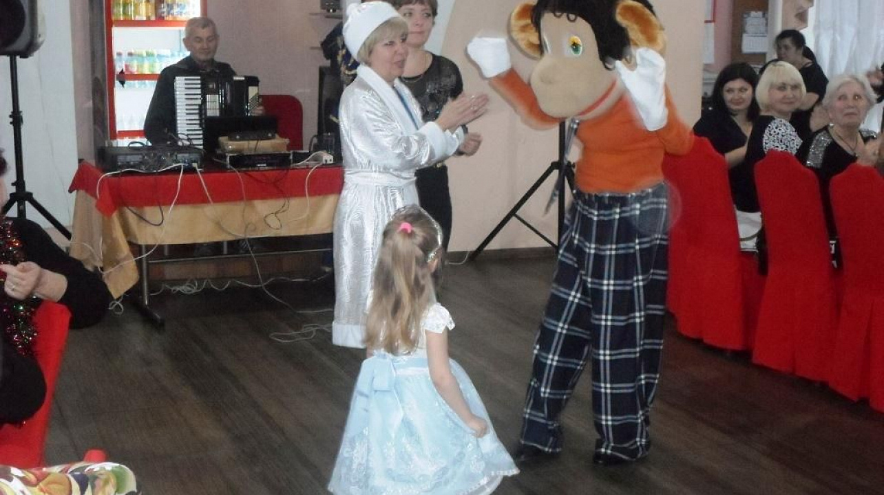 Депутат городской Думы Людмила Головченко поздравила общественников с Новым годом