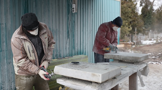 На Всесвятском кладбище реставрируют и благоустраивают места воинских захоронений