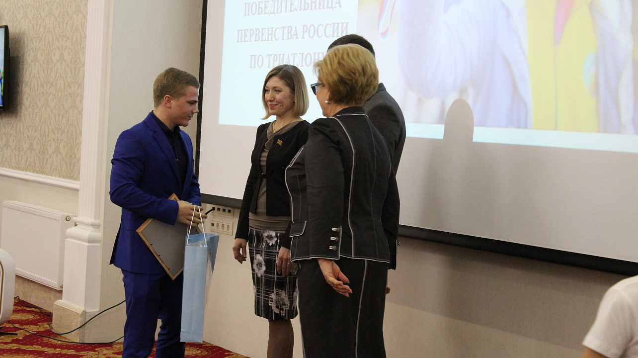 Спортивные итоги года подвели в Краснодаре. Атлетов и тренеров поблагодарил за достижения и поздравил с наступающим 2018 годом мэр Евгений Первышов. Часть 1.